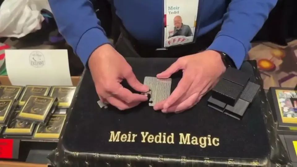 Play video: Craig Petty reviews NEUTRINO on Magic TV